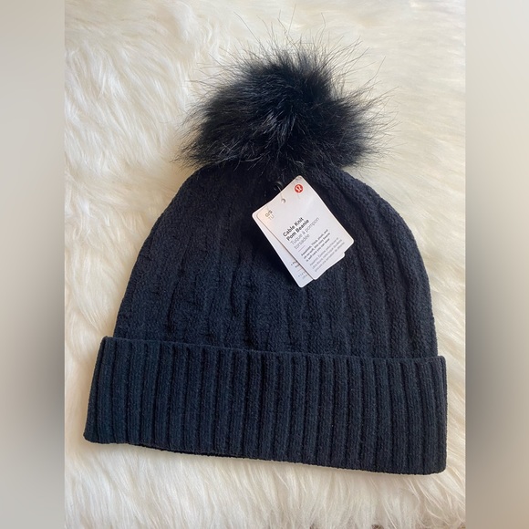 Lululemon Women's Cable Knit Pom Beanie One Size Black New - Picture 2 of 3